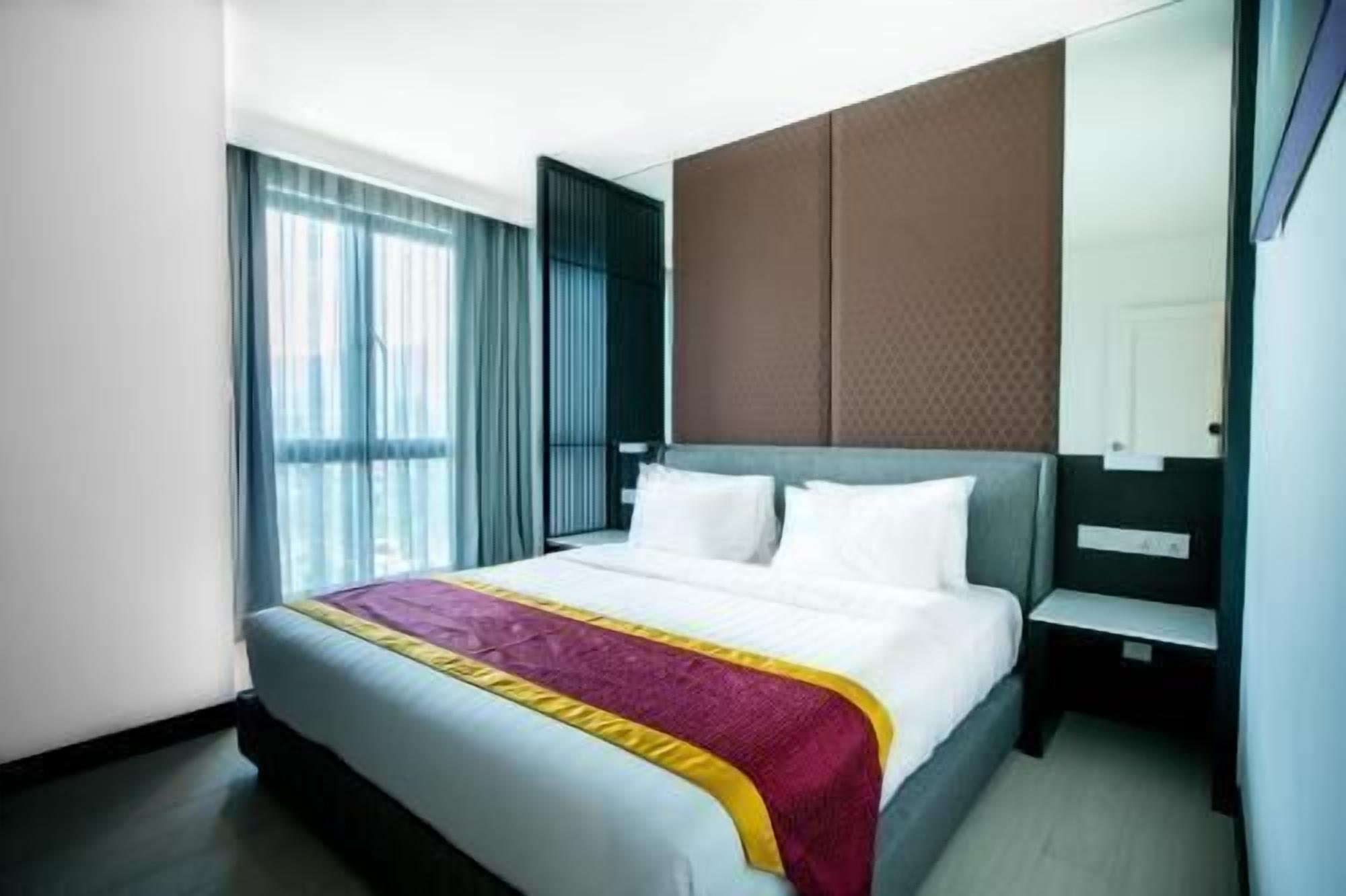 In-room safe, desk, iron/ironing board, free WiFi