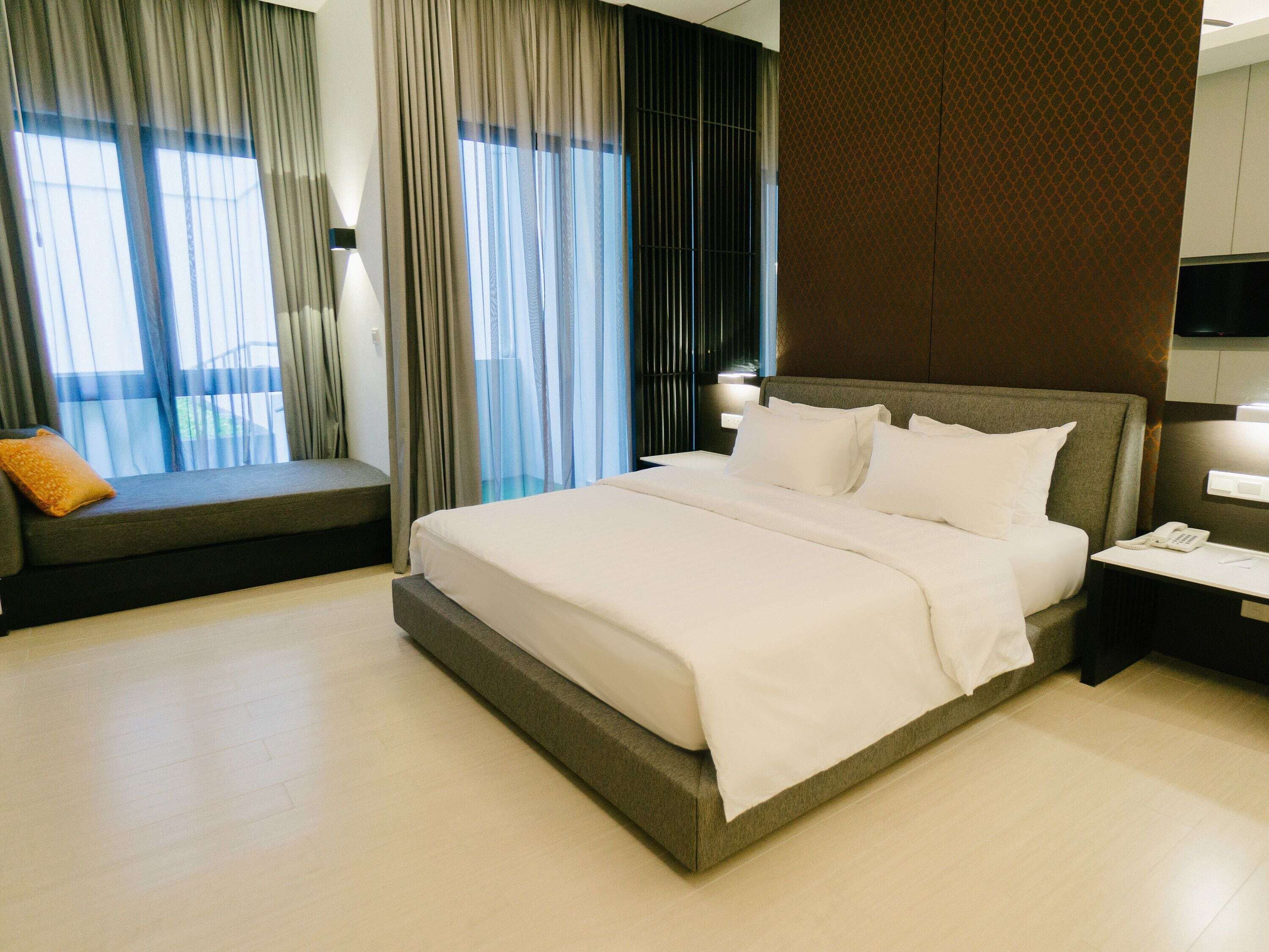 In-room safe, desk, iron/ironing board, free WiFi