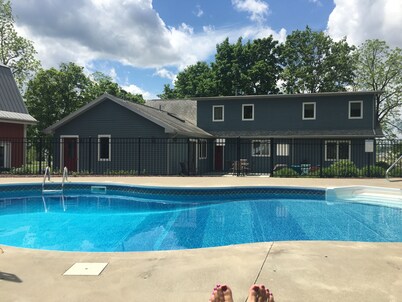 Lake House Open Year-Round! Summer Pool Fun & Fireplace Cozy Winter Retreat.
