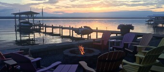 Lake House Open Year-Round! Summer Pool Fun & Fireplace Cozy Winter Retreat.