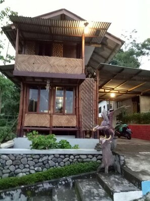 Front of property - Guesthouse Kahyuna (Sukapura)