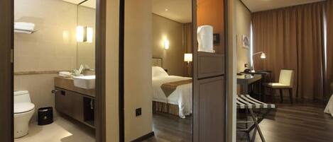 Apartment, 1 Bedroom | Desk, iron/ironing board, rollaway beds, free WiFi