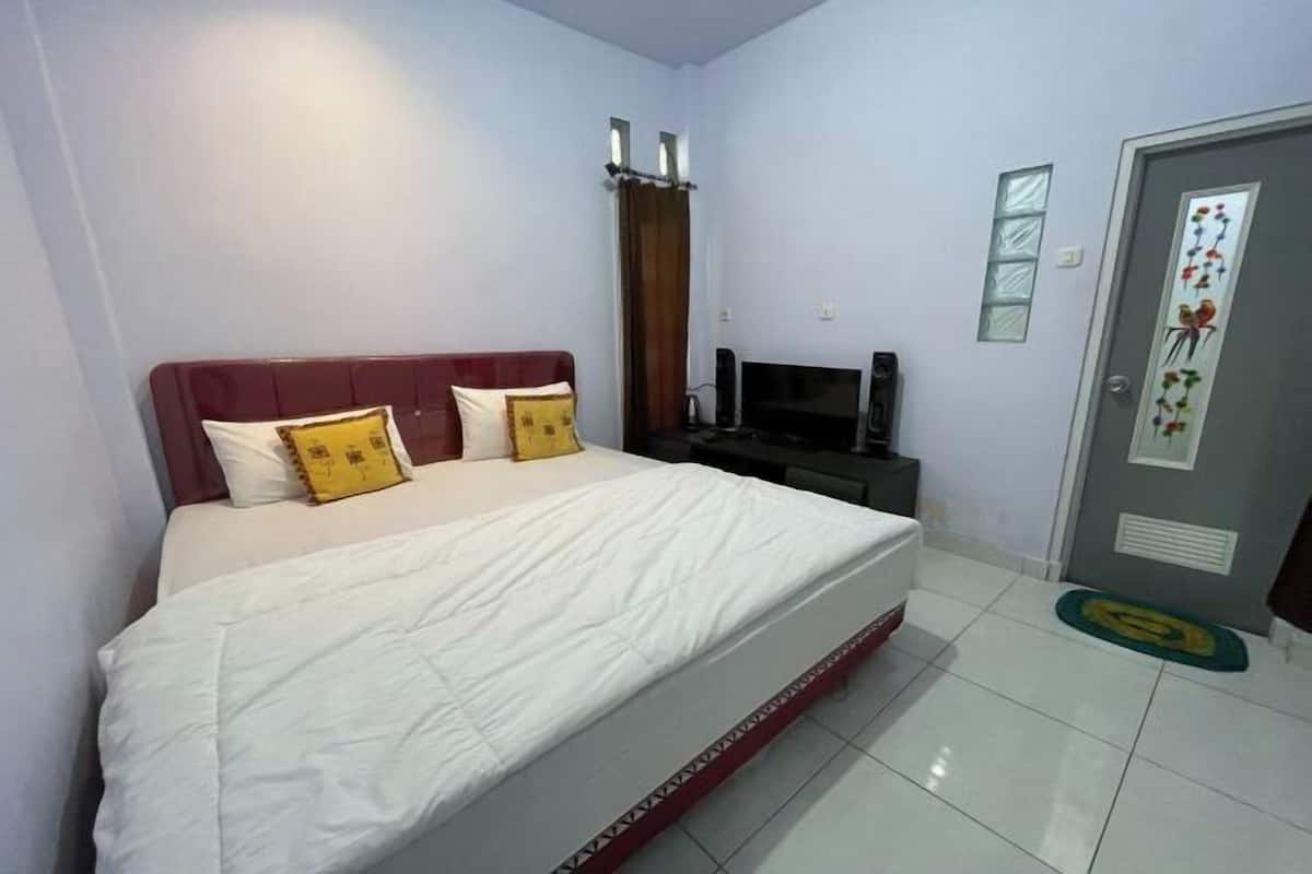 Free WiFi, bed sheets, wheelchair access