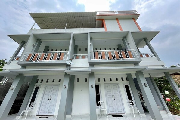 Front of property - Rizky Bromo Homestay (Sukapura)