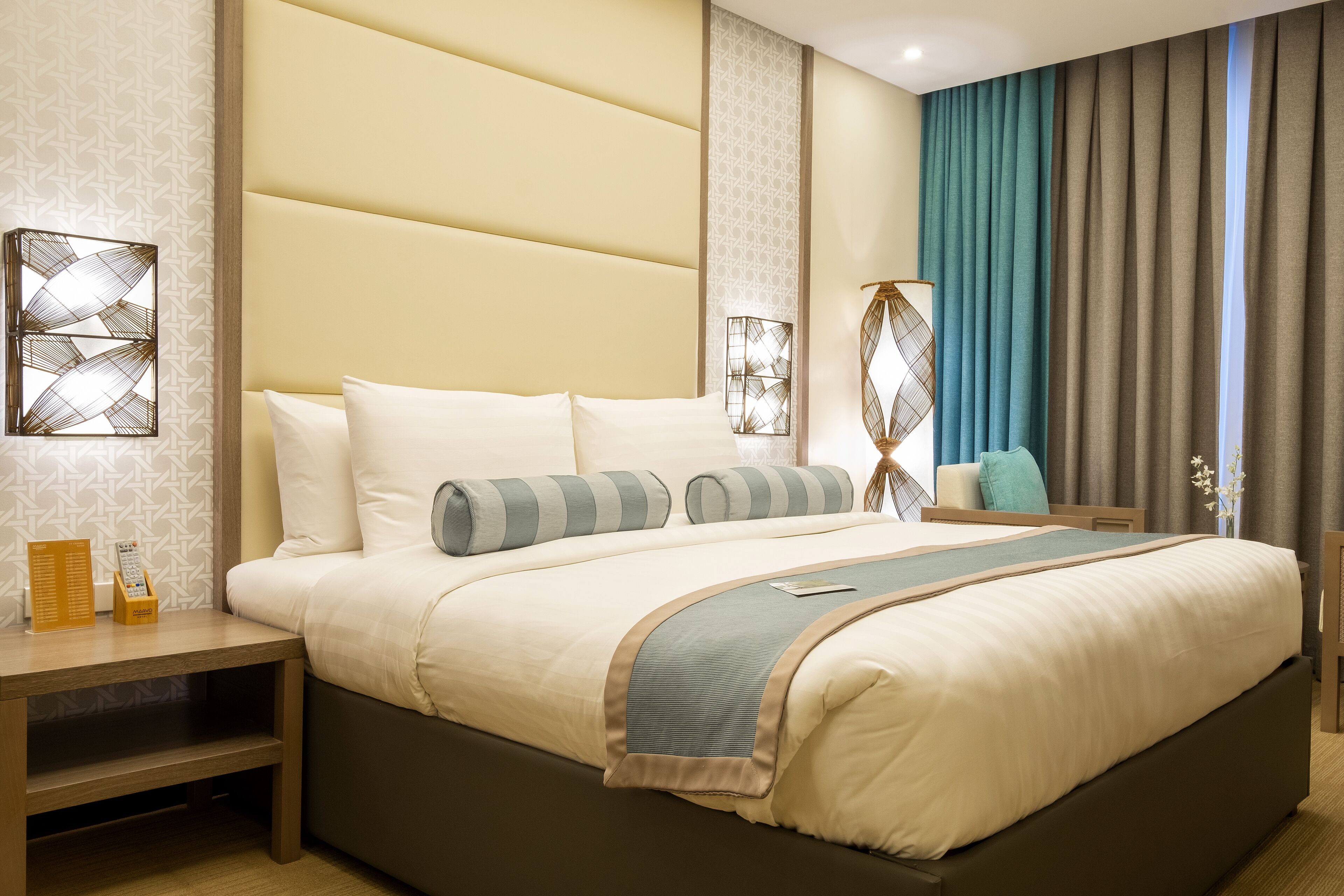 family room | premium bedding, in-room safe, desk, soundproofing