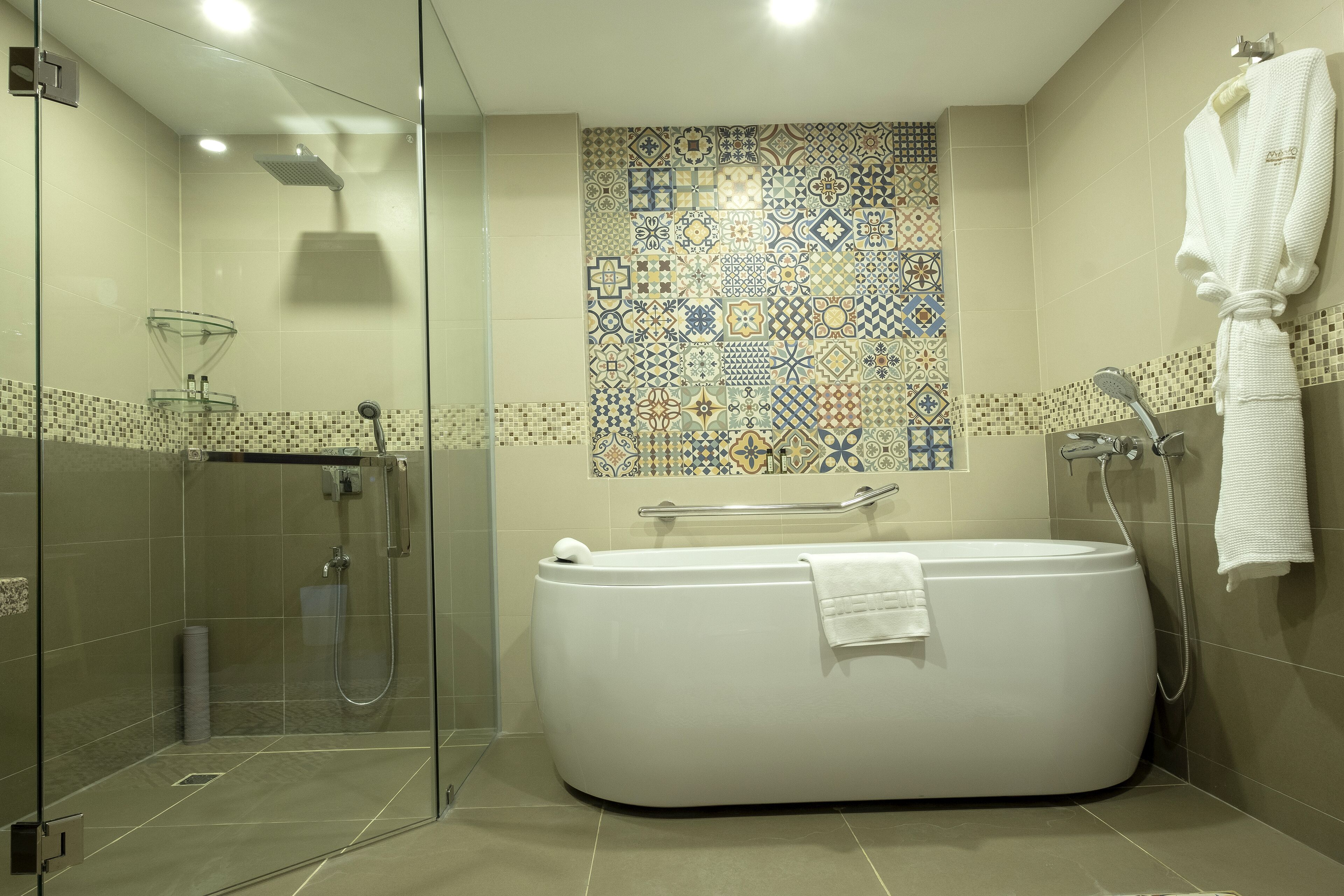 signature suite, 1 king bed | bathroom shower