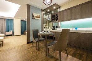 Familienzimmer | Hochwertige Bettwaren, Zimmersafe, Schreibtisch, schallisolierte Zimmer