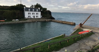 Villa with sea view, heated swimming pool