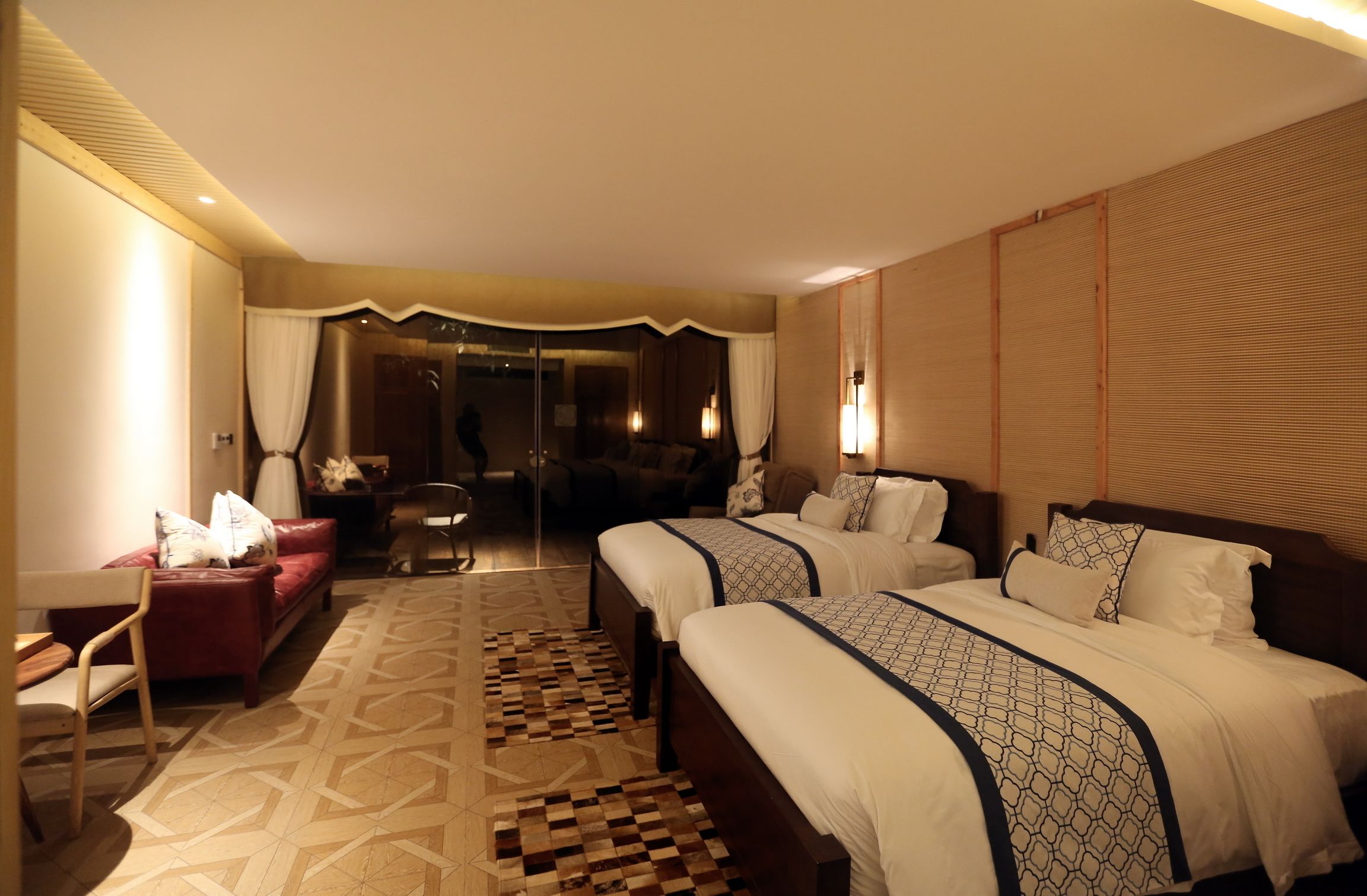 Kahden hengen superior-huone (kaksi sänkyä), jokinäköala | Ylelliset vuodevaatteet, minibaari, tallelokero huoneessa