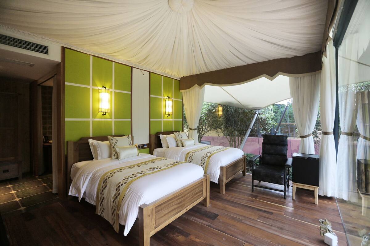 Tavanomainen sviitti, jokinäköala | Ylelliset vuodevaatteet, minibaari, tallelokero huoneessa