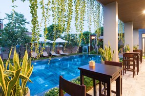 Poolside bar