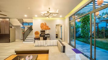 Lobby lounge