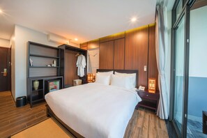 Chambre Double Deluxe, 1 très grand lit, balcon, en bord de piscine