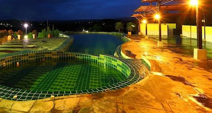 Breeze Hill Hotel