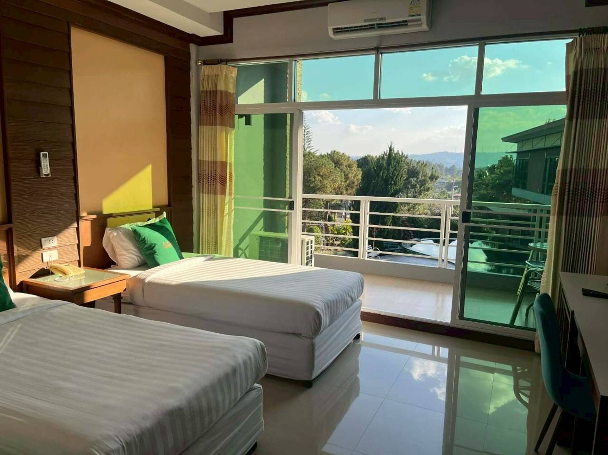 Deluxe Twin Room | Desk, free WiFi, bed sheets