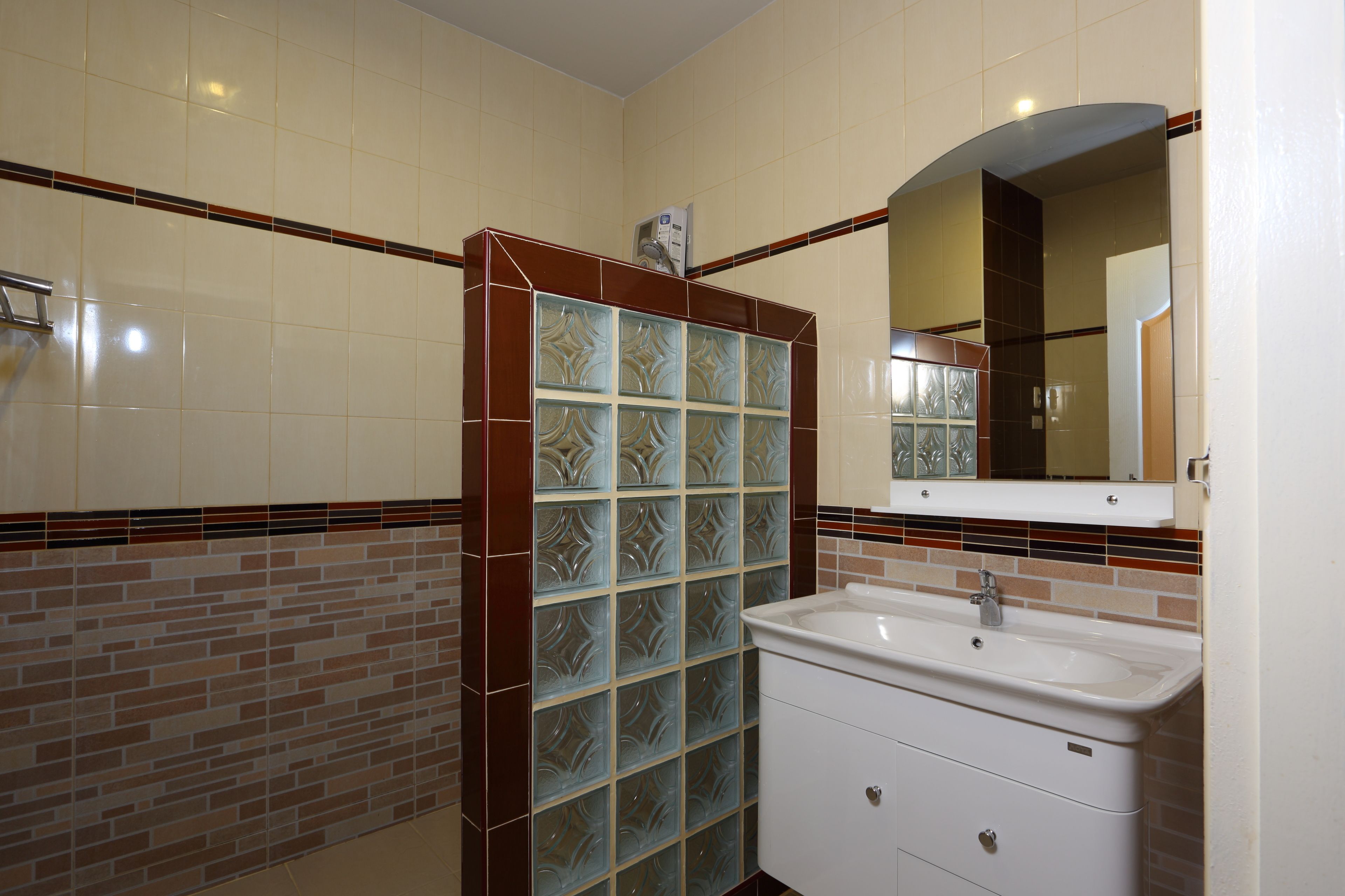 shower, free toiletries, towels, soap