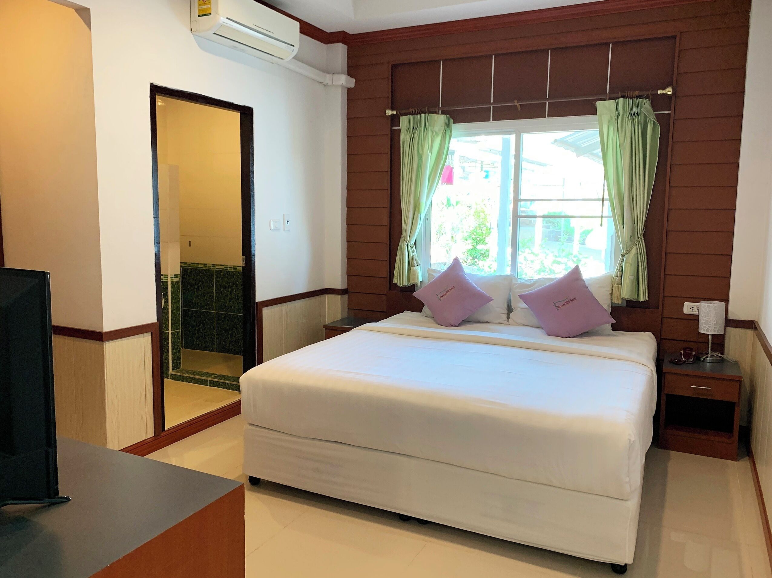 Premier Room | WiFi (free), bed sheets