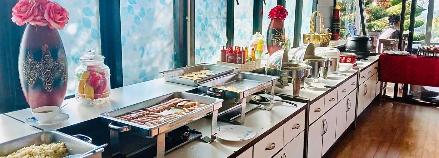 breakfast and dinner served, thai cuisine