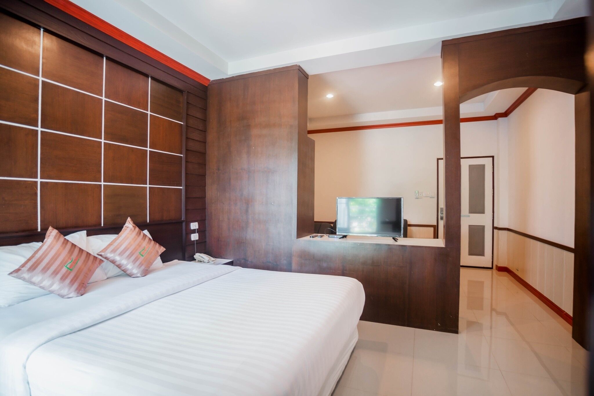 Premier Room | Desk, free WiFi, bed sheets