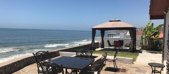 Casa de playa frente al mar con vistas panorámicas y puestas de sol magníficas
