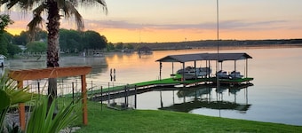 Large Waterfront - Enjoy great lake relaxation outside and fun gaming inside!