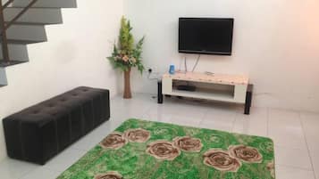 4-Bedroom House | Living area | Flat-screen TV