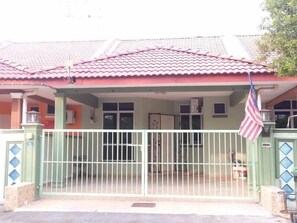 บ้านพัก, 3 ห้องนอน | ด้านหน้าที่พัก