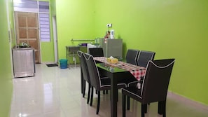 3-Bedroom House | In-room dining