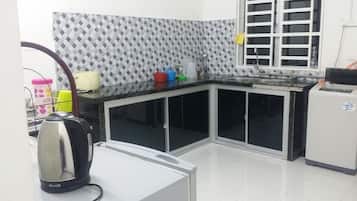 Casa, 4 dormitoris | Cuina privada | Frigorífic gran, placa de cuina i cafetera i tetera