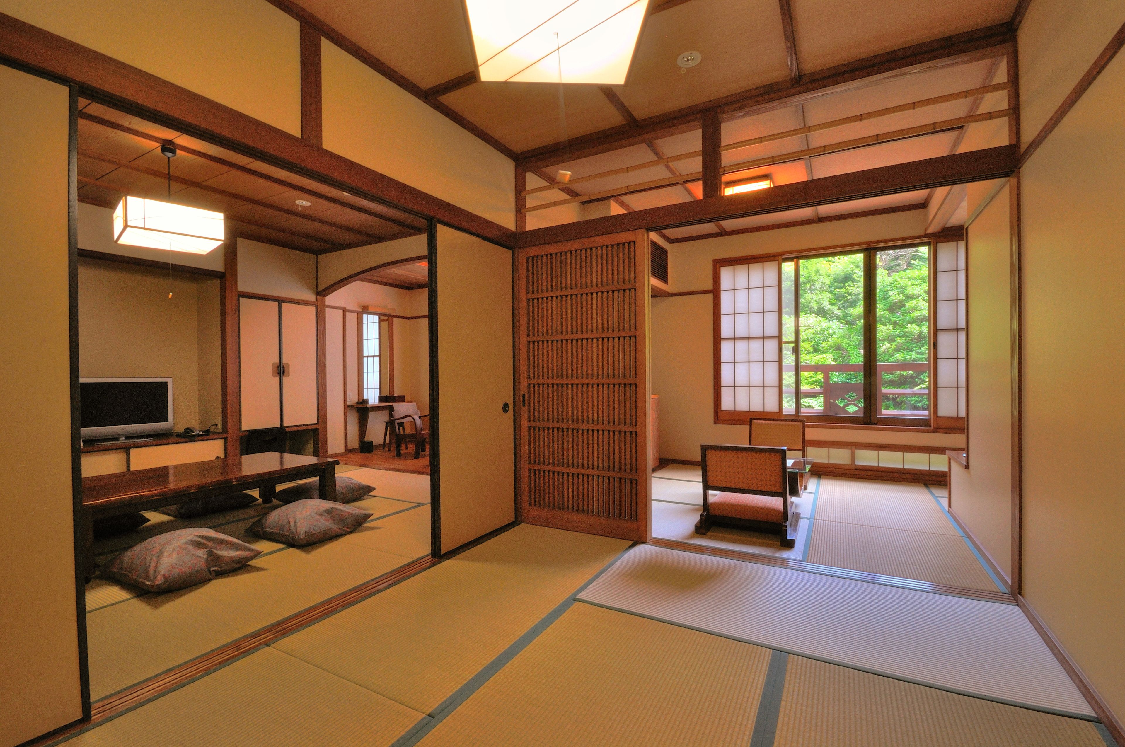 In-room safe, soundproofing, free WiFi, bed sheets