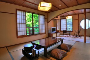 Japanese Style Room(18㎡), River View | In-room safe, soundproofing, free WiFi, bed sheets - Kurokawa Onsen Yamabiko Ryokan (Minamioguni)