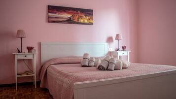 2 bedrooms, iron/ironing board, travel cot, WiFi