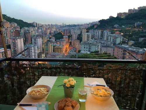 Panoramic quiet flat with private parking (pet friendly)