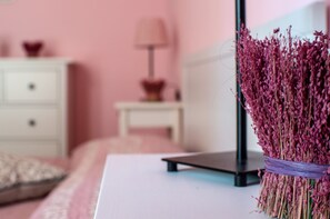 2 bedrooms, iron/ironing board, travel cot, WiFi - Panoramic quiet flat with private parking (pet friendly) (Genova)