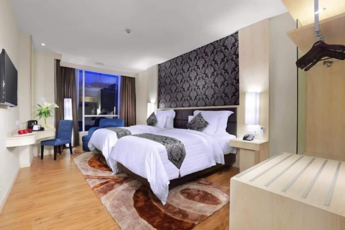 In-room safe, desk, soundproofing, iron/ironing board