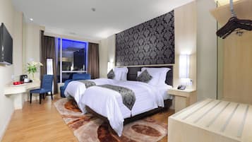 Caja de seguridad en la habitación y escritorio