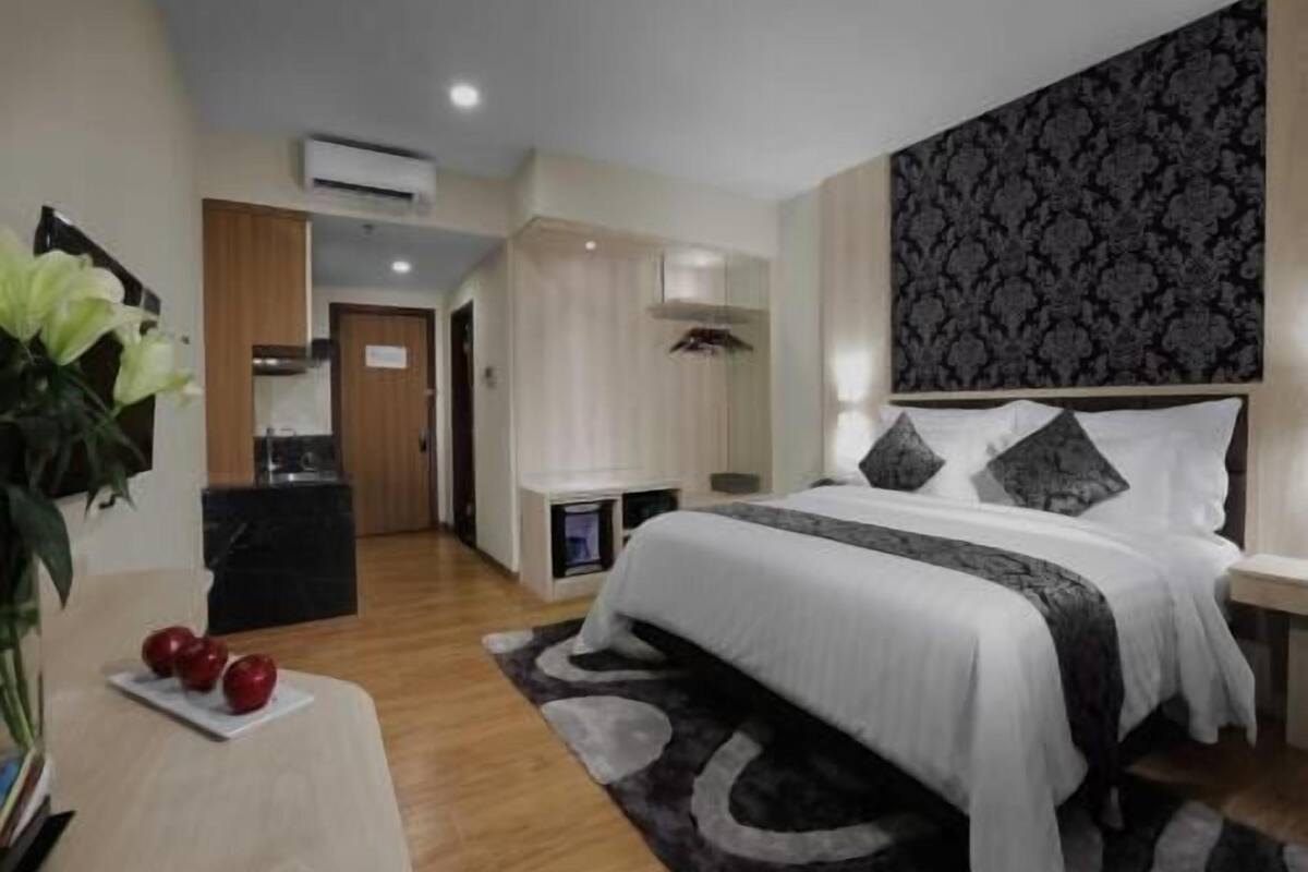 In-room safe, desk, soundproofing, iron/ironing board