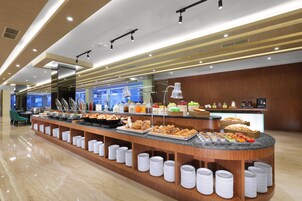 Daily buffet breakfast (IDR 180000 per person)