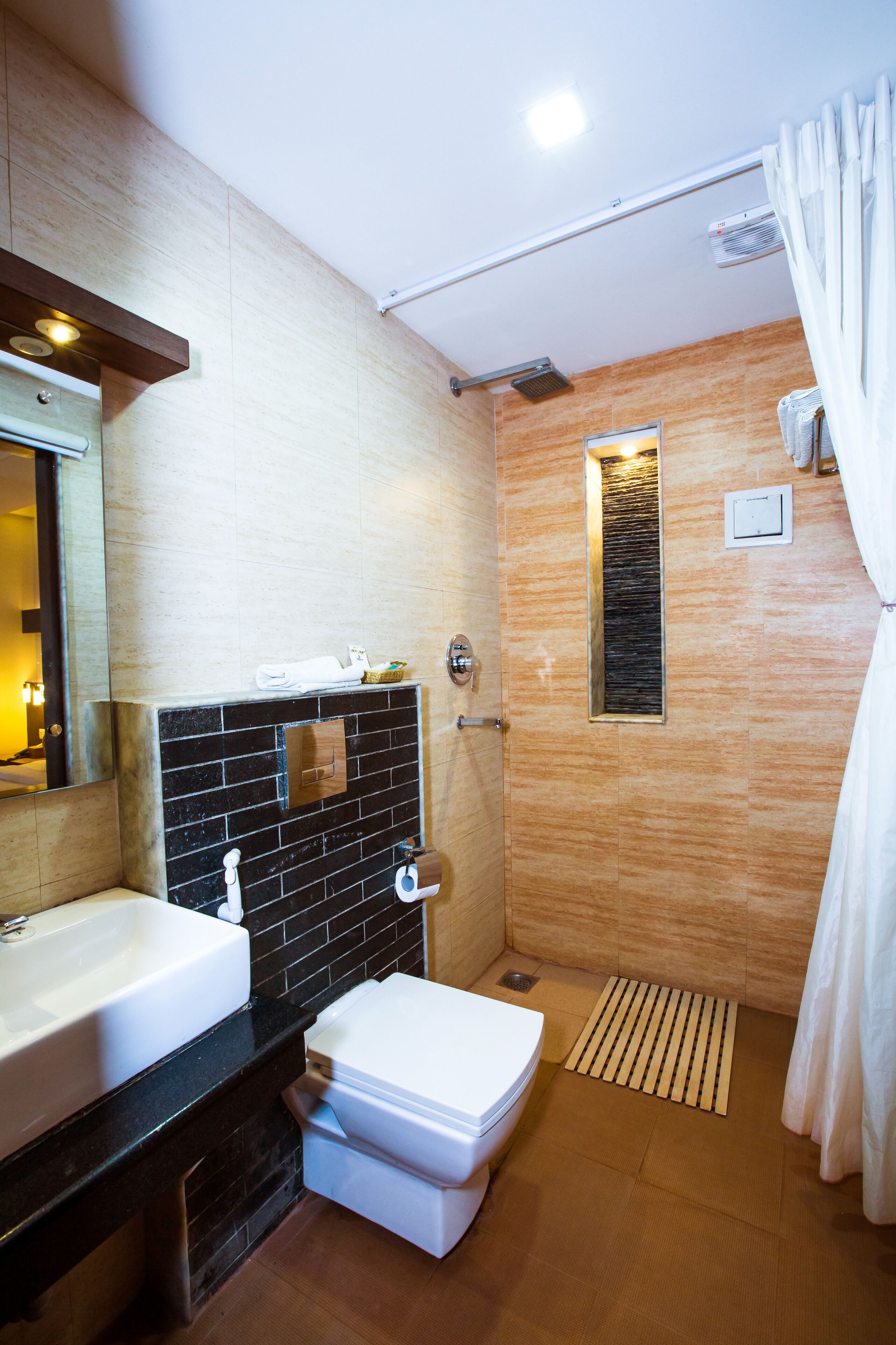 deluxe double room, non smoking, balcony | bathroom | designer toiletries, hair dryer, slippers, towels