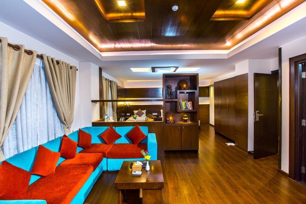 executive suite room | living area | flat-screen tv, fireplace