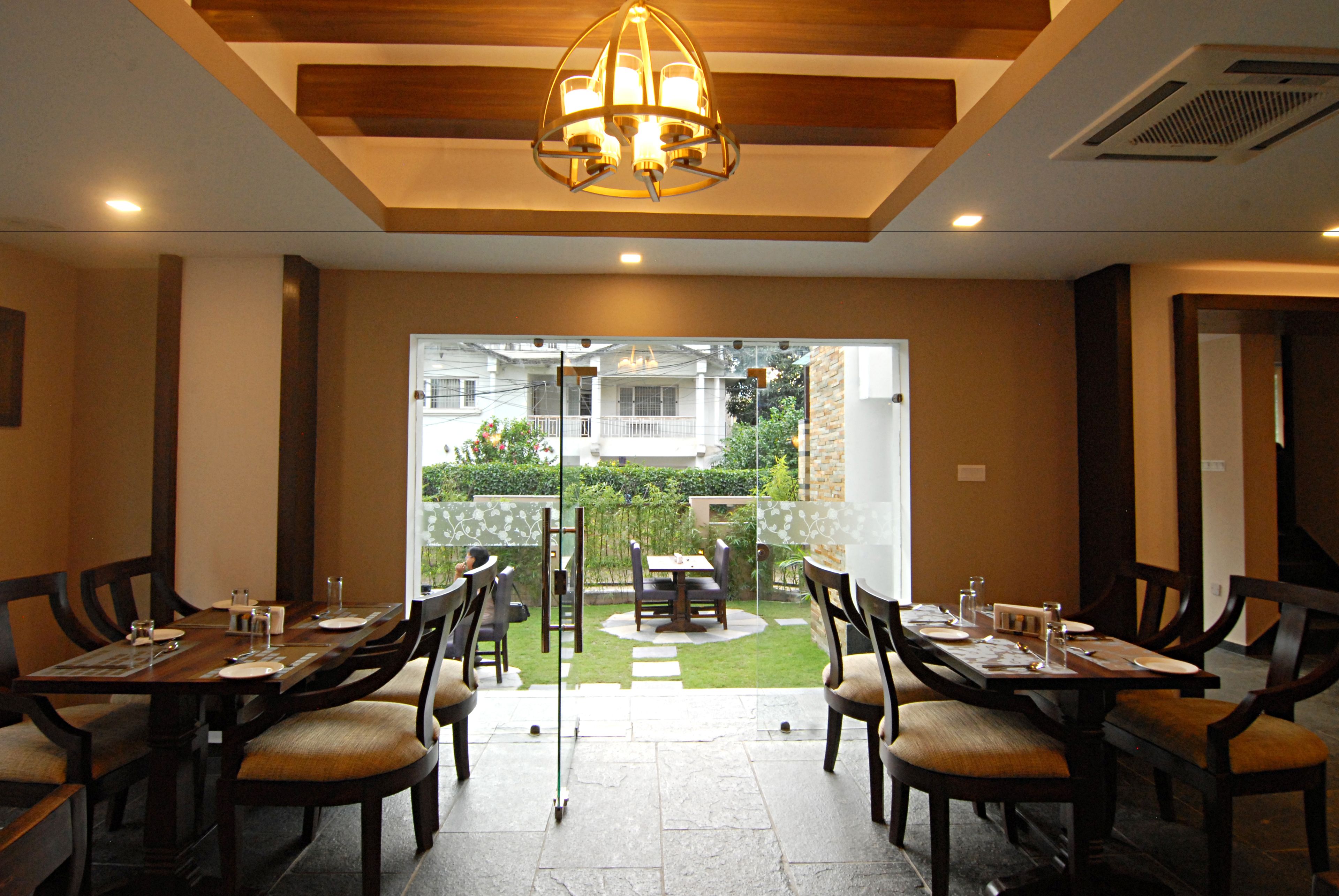 breakfast, lunch, dinner served; international cuisine