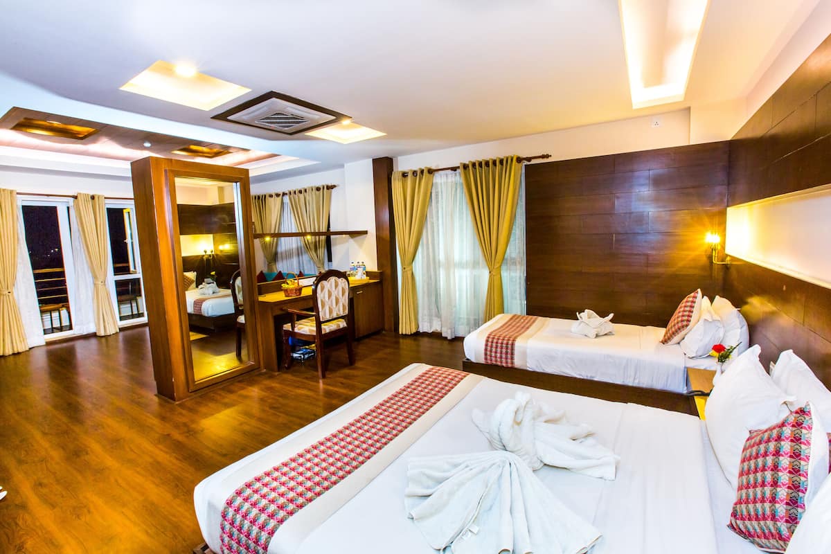executive suite room | 1 bedroom, premium bedding, minibar, in-room safe
