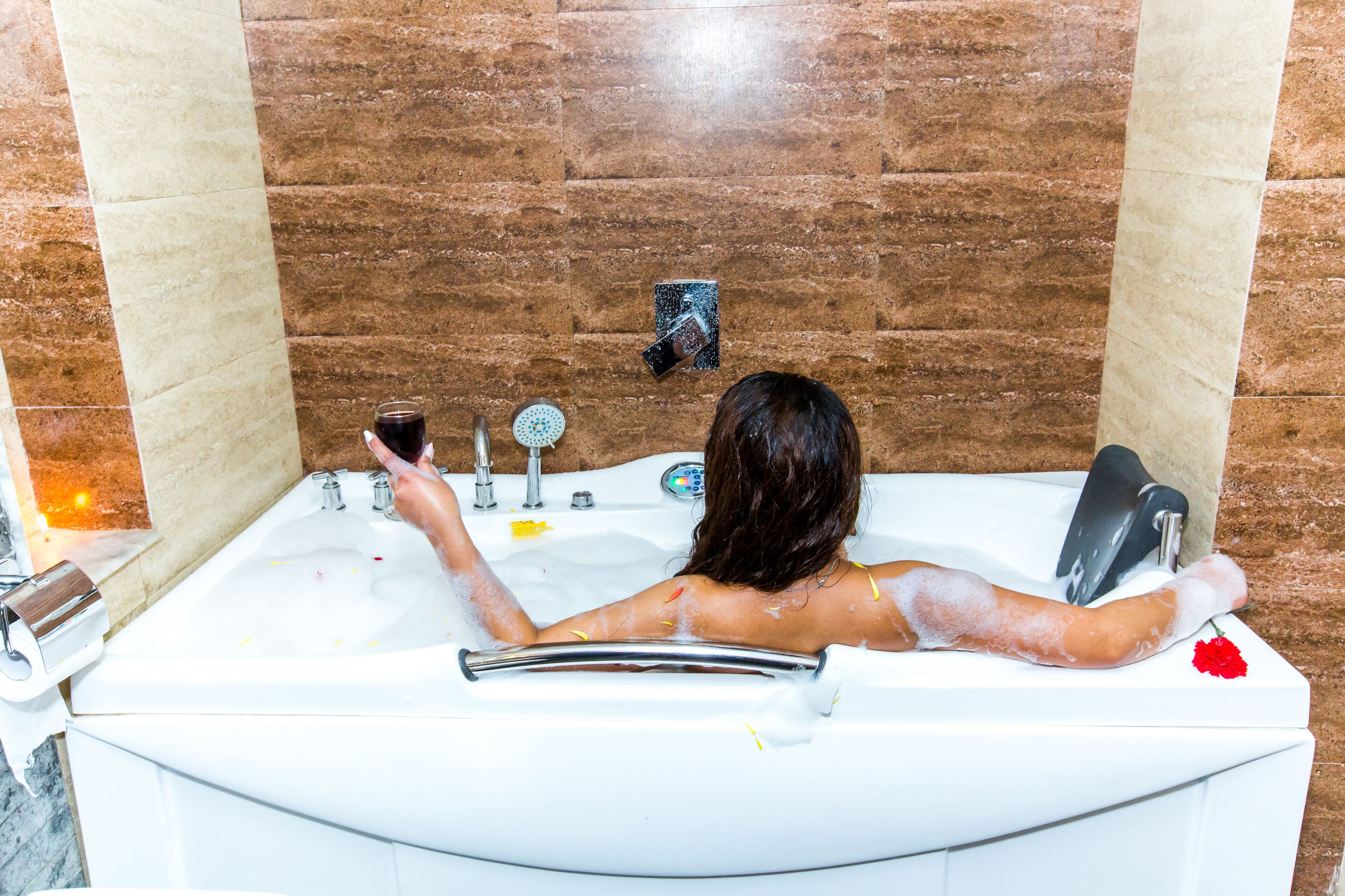 executive suite room | bathroom | designer toiletries, hair dryer, slippers, towels