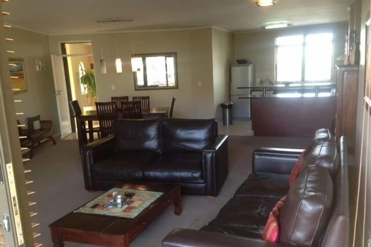 Apartment, 2 Bedrooms (P219) | Living area