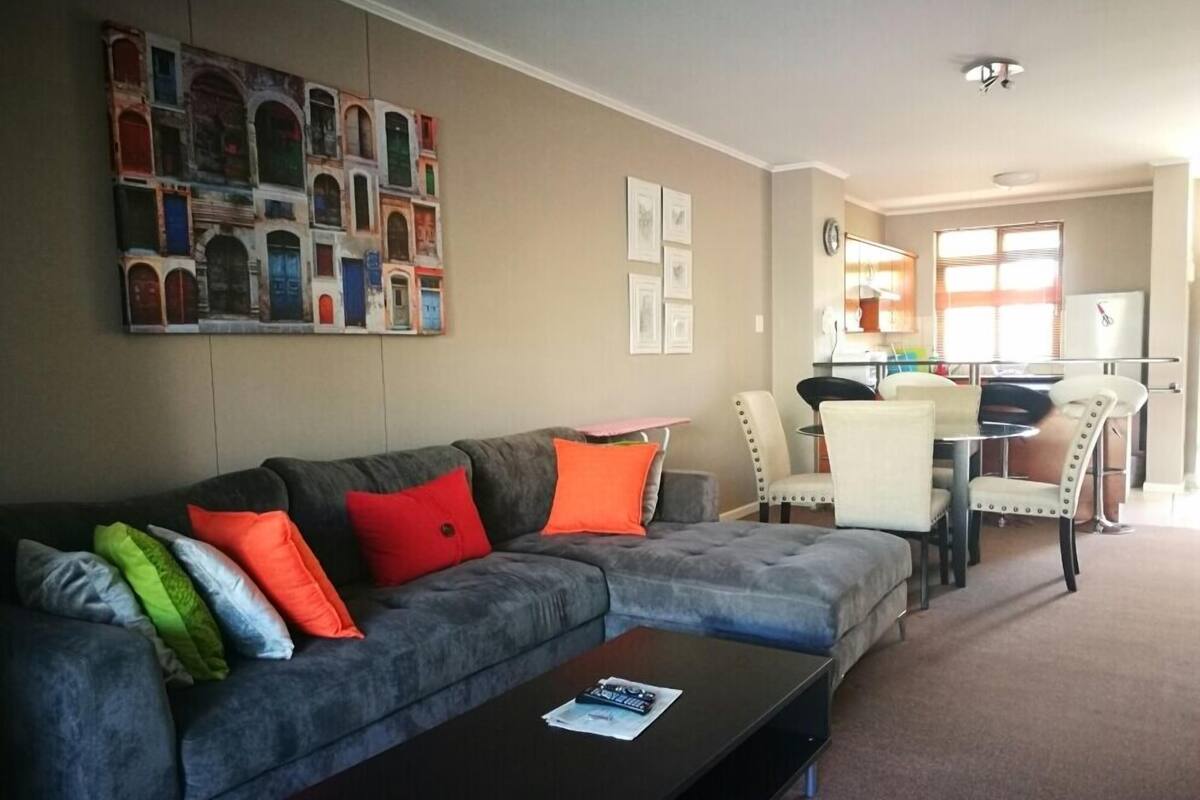 Apartment, 2 Bedrooms (M103) | Living area
