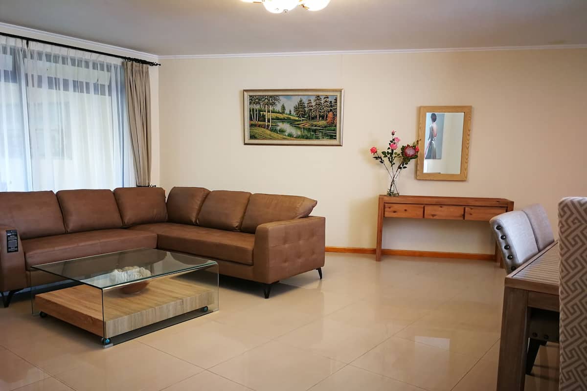 Apartment, 3 Bedrooms (MG01) | Living area