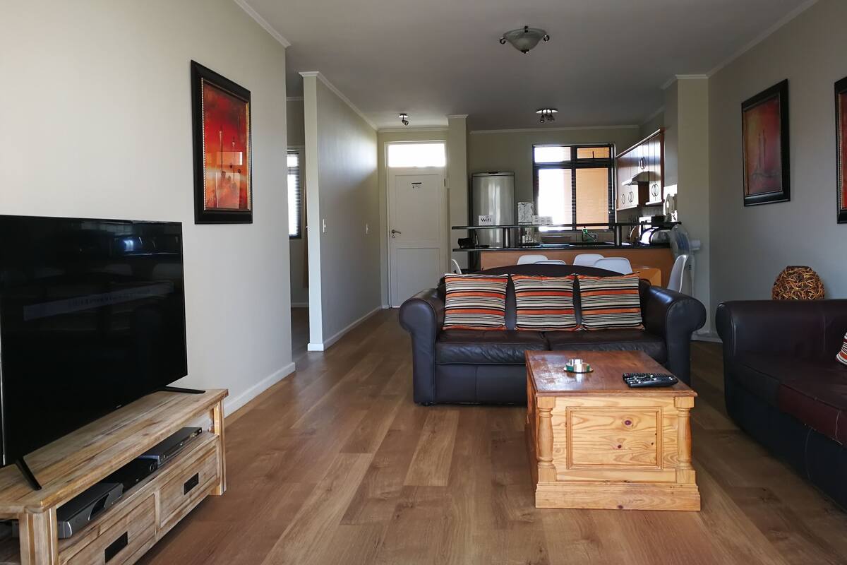 Apartment, 2 Bedrooms (P220) | Living area