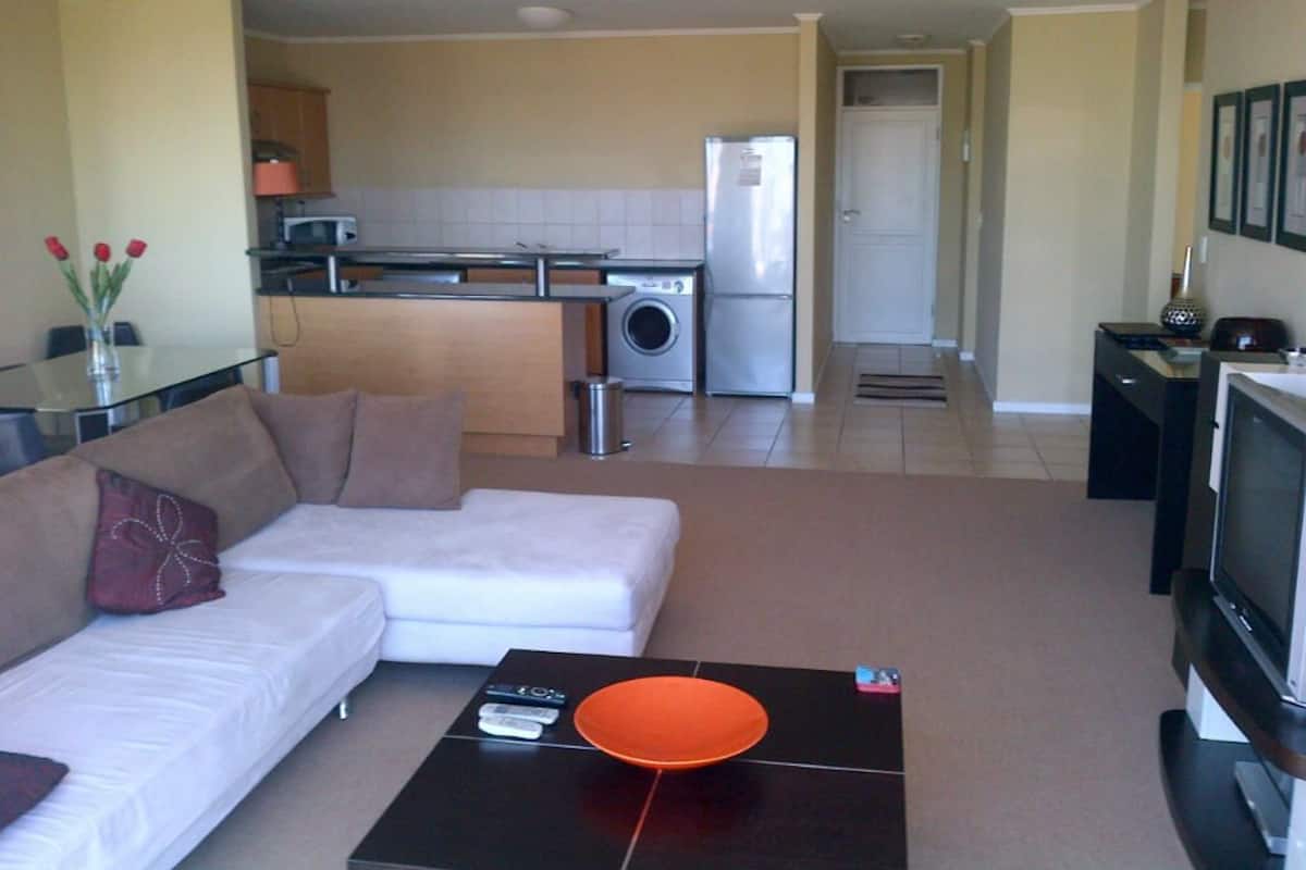 Apartment, 2 Bedrooms (P601) | Living area