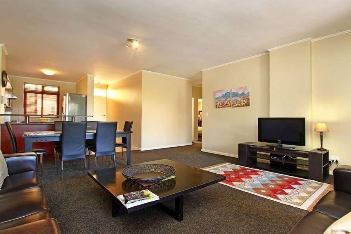 Apartment, 3 Bedrooms (MG06) | Living area