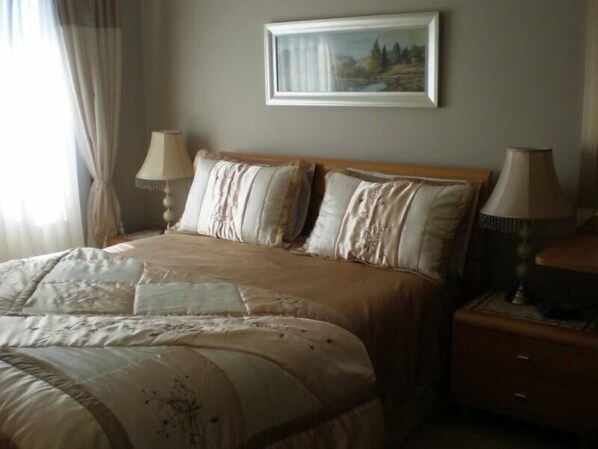 Apartment, 1 Bedroom (KB605W) | In-room safe, desk, iron/ironing board, rollaway beds - Island Letting - (Self Catering) Knights Bridge Apartments (Cape Town)
